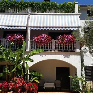 https://apartment-tezak.in-istria.net